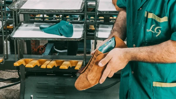 Footwear construction quality control during shoe assembly process