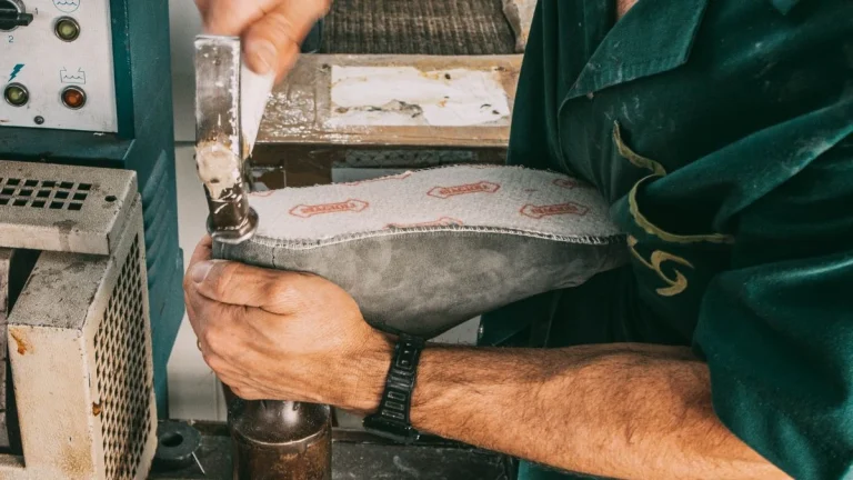 Footwear material selection and manufacturing process in a Portuguese shoe factory