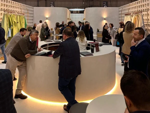 Industry professionals holding B2B meetings at Lineapelle footwear trade fair